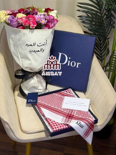 شماغ العيد مع باقة ورد للرياض فقط