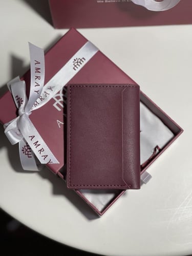 محفظه بالاسم والصوره