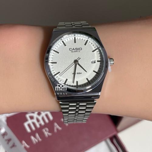 ساعه فضي بأبيض