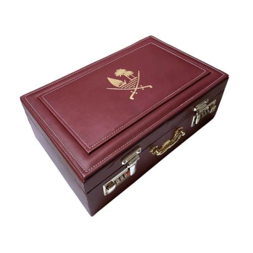صندوق إهداء علبة جلد فاخر بأقفال عنابي بشعار قطر و...