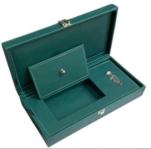 بوكس إهداء شنطة جلد فاخر باللون الأخضر الخاص