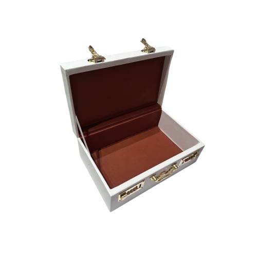 صندوق إهداء علبة جلد فاخر بأقفال أبيض بشعار قطر نص...