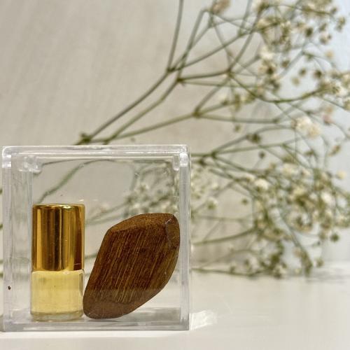 توزيعات مناسبات 202/12 - علبة اكريلك مع كسرة عود +...