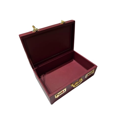 صندوق إهداء علبة جلد فاخر بأقفال عنابي بشعار قطر ن...