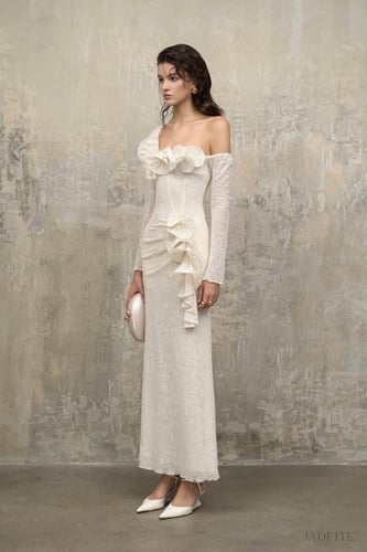 فستان زهره العاج من قماش محبوك