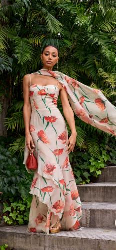 فستان الطويل بطبعة زهور من الشيفون اللامع من ميفاي...