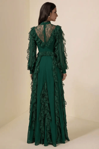 فستان من الدانتيل والشيفون باللون الاخضر