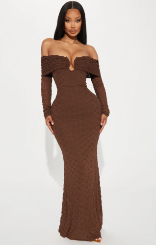 فستان كيم ماكسي بدون أكتاف من فاشن نوفا