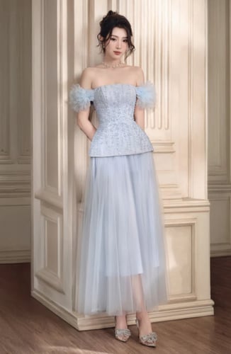 فستان بأكمام مكشكشة من قماش التفتا الشبكي