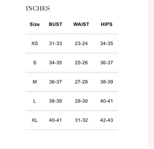 فستان من قماش الجازار مع طبقات من سارة المحيسن