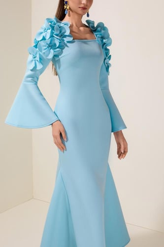 فستان ماكسي بأكمام واسعة مزين بزهور ثلاثية الأبعاد