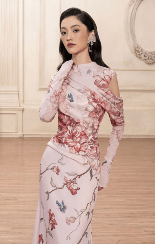 فستان بقصه حوريه البحر باللون الوردي من لالي ديزاي...