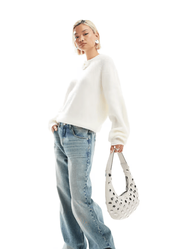 سترة محبوكة مريحة باللون الكريمي من غلامورز