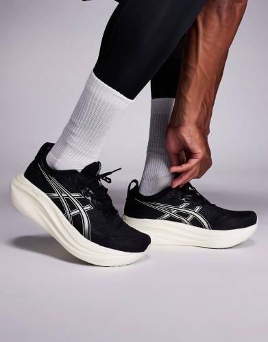 حذاء رياضي للجري باللونين الأسود والأبيض من اسيكس