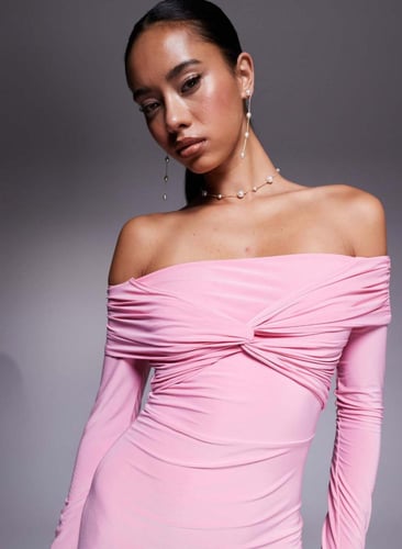 ‎ ماكسي طويل الأكمام منحوت باللون الوردي من أسوس