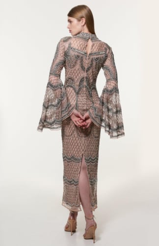 فستان ماكسي صغير مزين بالخرز بأكمام طويلة من كارين...