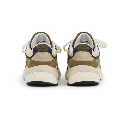 حذاء نيو بالانس 990V6 من اكسترا بيوتر