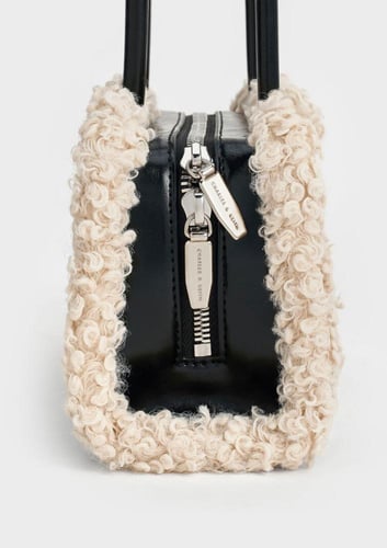 حقيبه كتف من تشارلز اند كيث