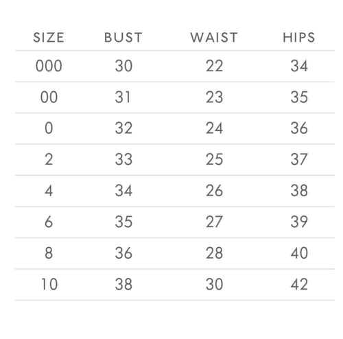 فستان من التول مزين بكريستالات من برتي مومنت