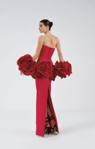 فستان احمر مع زخارف الزهور من نيكول اند فيليشا