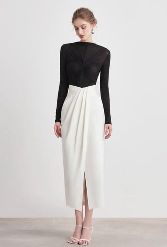 توب مع فتحة رقبه ضيقه من Mean Blvd