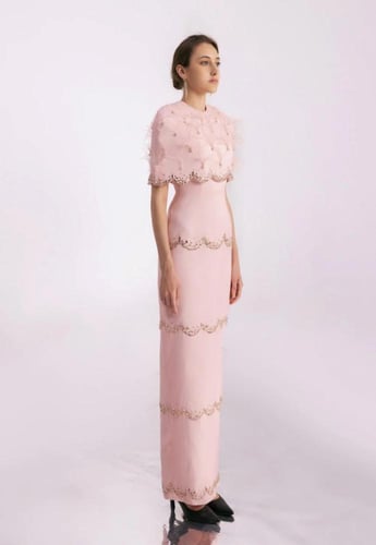 فستان من الميش والتفته الفاخره مزين بالاحجار باللو...