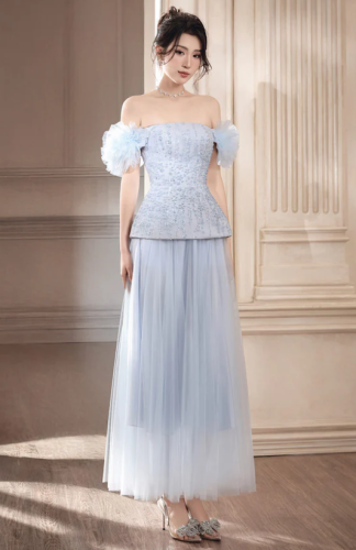 فستان بأكمام مكشكشة من قماش التفتا الشبكي