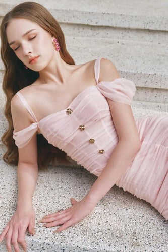 فستان باكمام باللون الوردي من مين بوليفارد