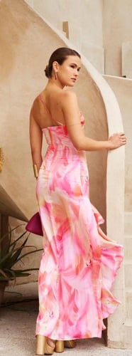 فستان ميدي من الساتان مع طباعة زهرية من ميفاي .