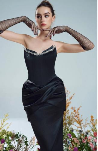 فستان بكورسيه من التفتا الفاخره مزين بأحجار الراين...