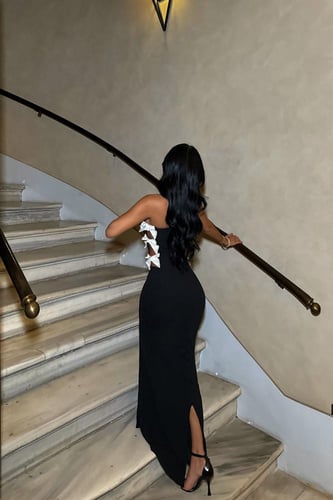 فستان مع فيونكات بالاطراف من آيو أتيليه