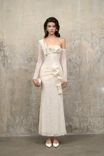 فستان زهره العاج من قماش محبوك