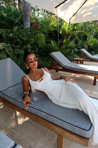 فستان ماكسي مع فتحة بالظهر باللون الأبيض من إييو ا...