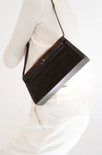 حقيبة كتف من جلد الغزال بلون الاسبريسو من فيرافيد...