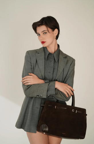 حقيبه من جلد الغزال بلون الاسبريسو مقاس 33 من فيرا...