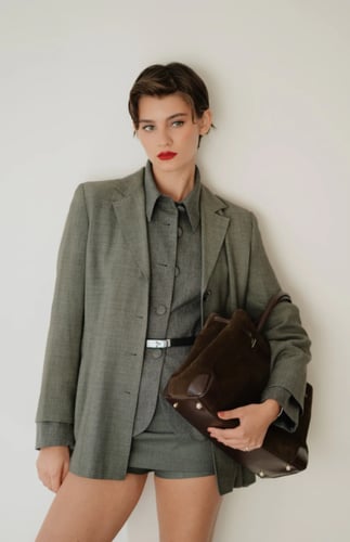 حقيبه من جلد الغزال بلون الاسبريسو مقاس 33 من فيرا...