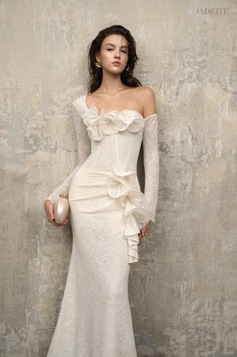 فستان زهره العاج من قماش محبوك