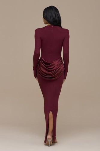 فستان ماكسي ضيق مع ثنيات