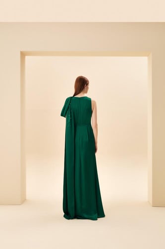 فستان سهرة أخضر من الساتان بأكمام مطرزة من راسيت ب...