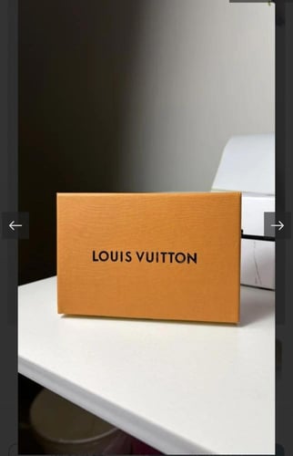 ميدالية لويس فيتون شامل كيس قماشي و بوكس