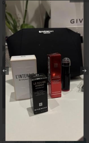 شنطة چفنشي شامل البوكس والكيس ( يوجد بداخلها هدايا...