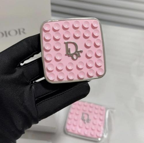 ملصق الجوال Dior شامل البوكس