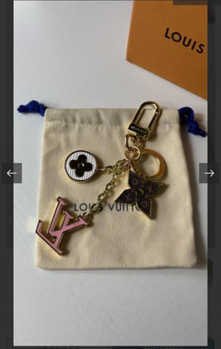 ميدالية لويس فيتون شامل كيس قماشي و بوكس