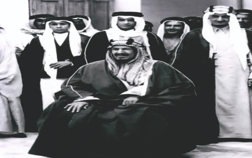 صوره يوم التأسيس تركب على الزجاج الامامي والخلفي