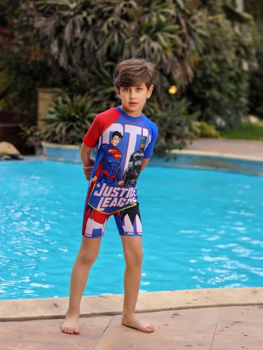 مايوه سباحة للأطفال برسومات كرتونية يغطي الجسم ويو...