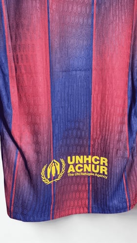 تيشيرت برشلونة الاساسي لموسم 2025/2026 نسخة اللاعب...