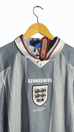 تيشيرت منتخب انجلترا الكلاسيكي الاحتياطي كم طويل م...