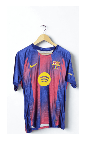 تيشيرت برشلونة الاساسي لموسم 2025/2026 نسخة اللاعب...