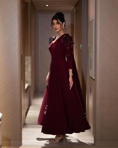 فستان سهرة فخم لون عودي