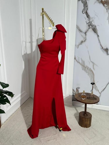 فستان سهرة فخم لون احمر